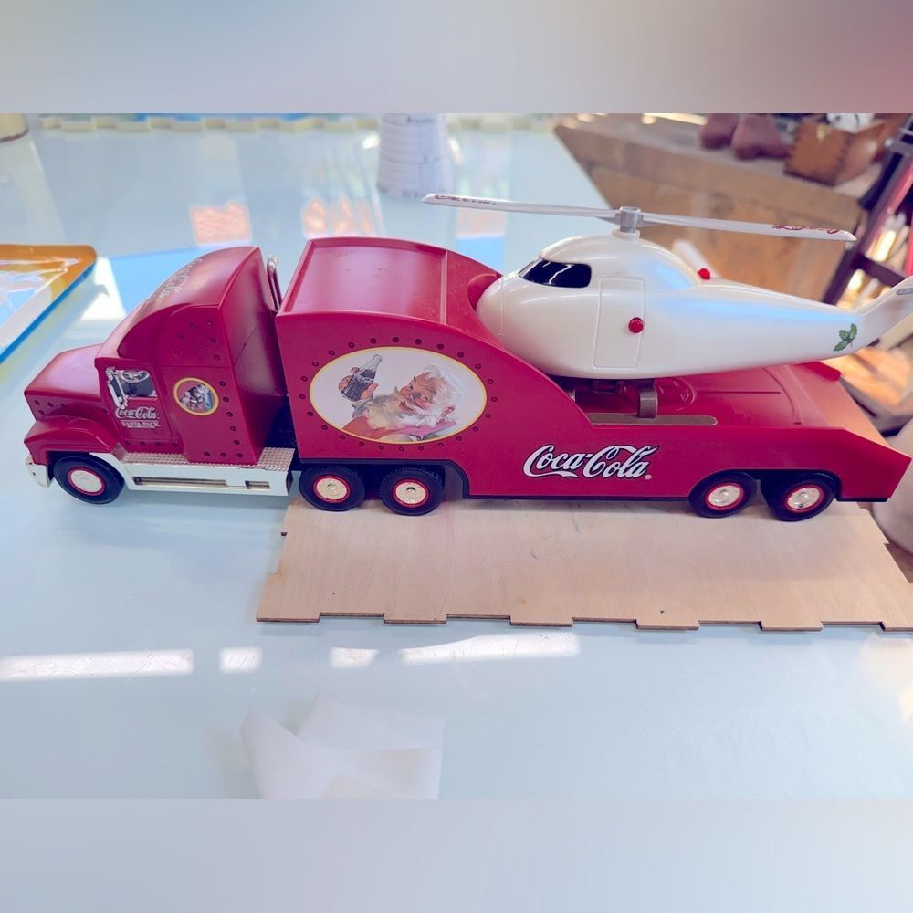 Collectible Coca Cola 2000 Helicopter Carrier/‎ 1962 Replica copter working